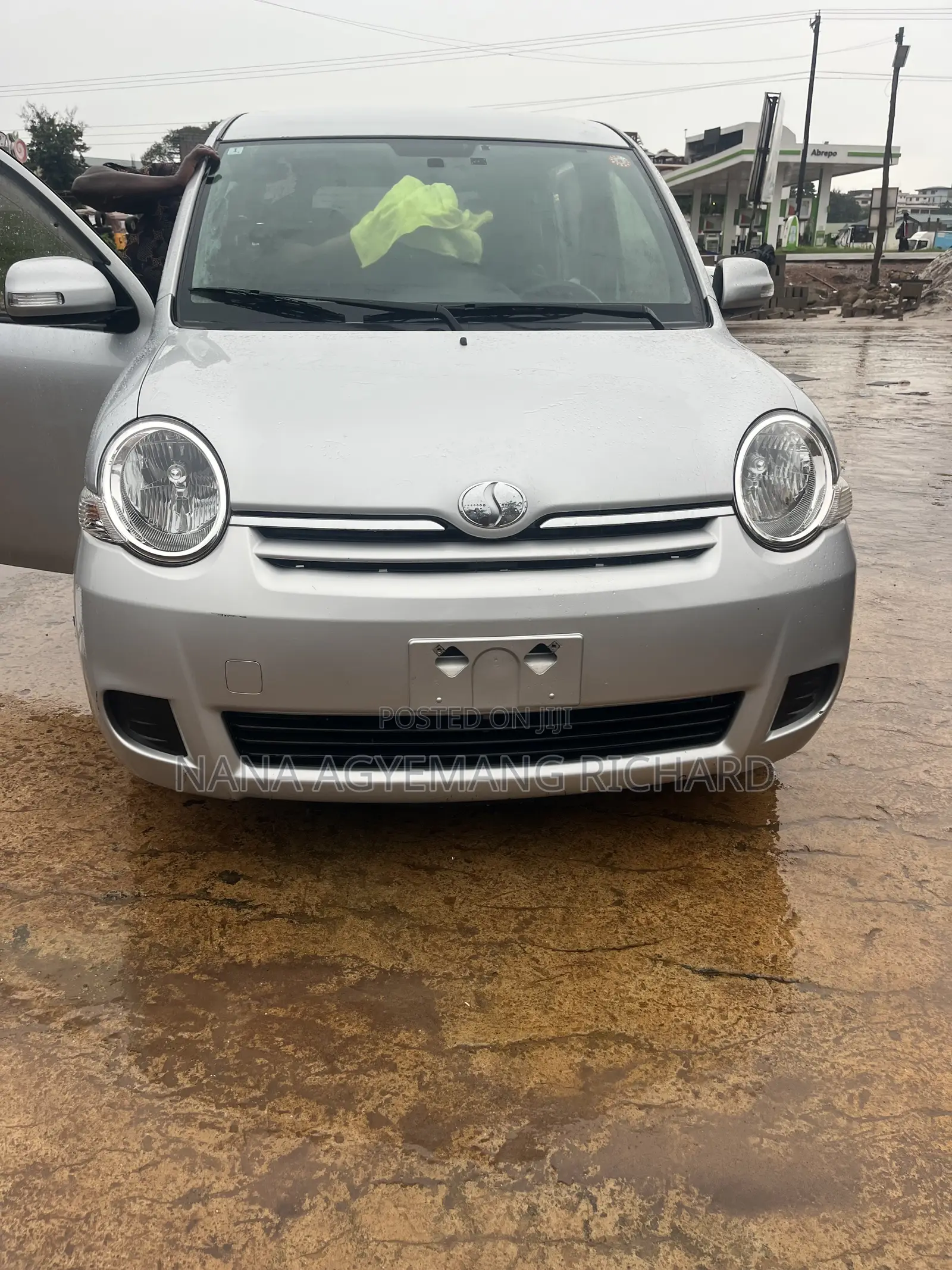 Toyota Sienta 1.5 FWD 2013 Silver