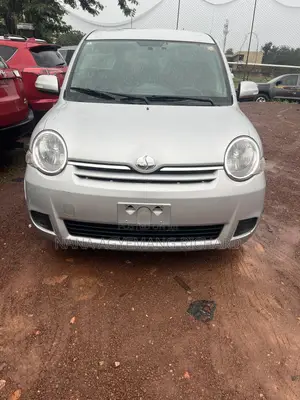Toyota Sienta 1.5 FWD 2013 Silver