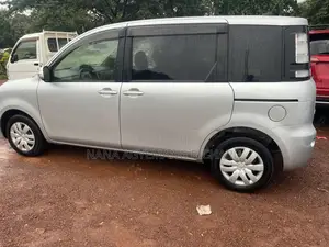 Toyota Sienta 1.5 FWD 2013 Silver