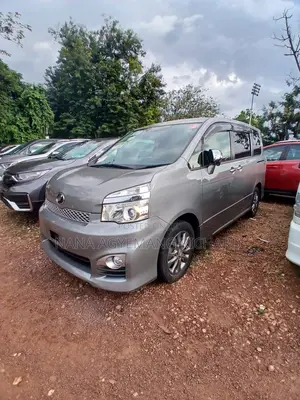 Toyota Voxy 2013 Silver