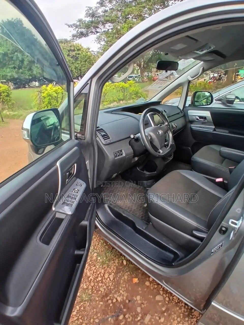 Toyota Voxy 2013 Silver