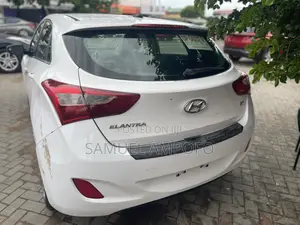 Hyundai Accent Sport 4dr Hatchback (1.6L 4cyl 6A) 2015 White