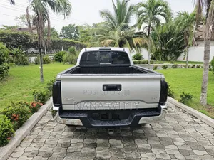 Toyota Tacoma 2022 Silver