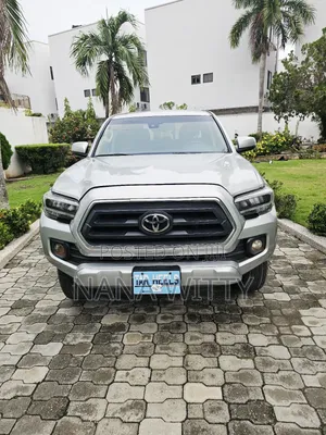 Toyota Tacoma 2022 Silver