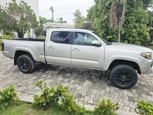 Toyota Tacoma 2022 Silver