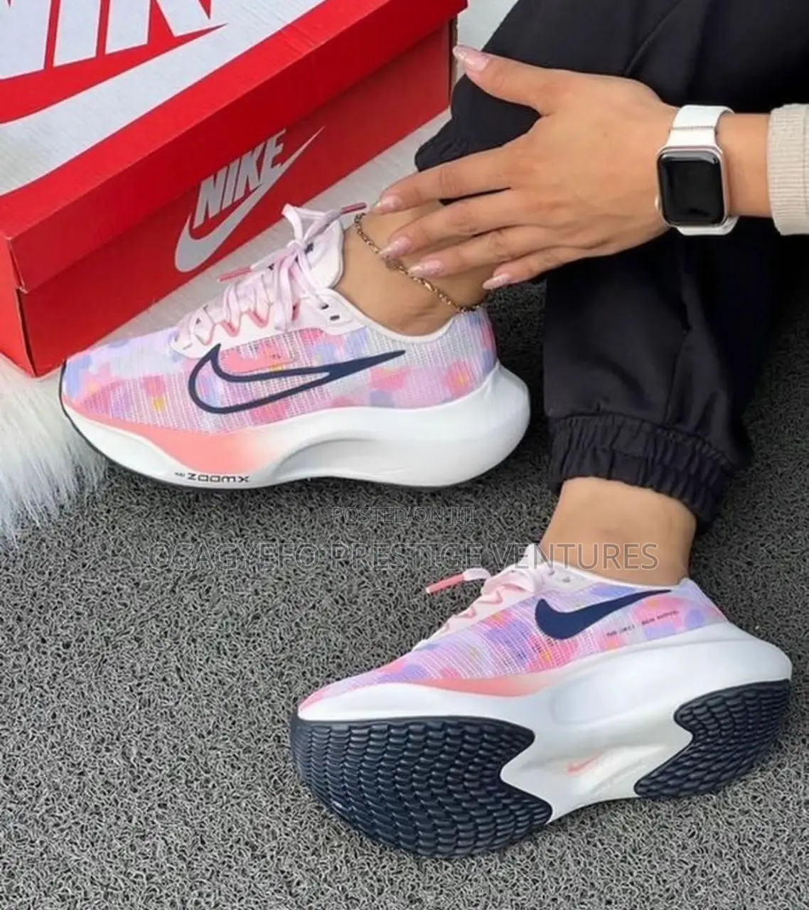 Stylish and Ultra Comfort Ladies Nike Zoomx Sneaker