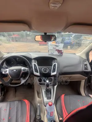 Ford Focus SE Sedan FWD (2.0L 4cyl 5M) 2012 Gray