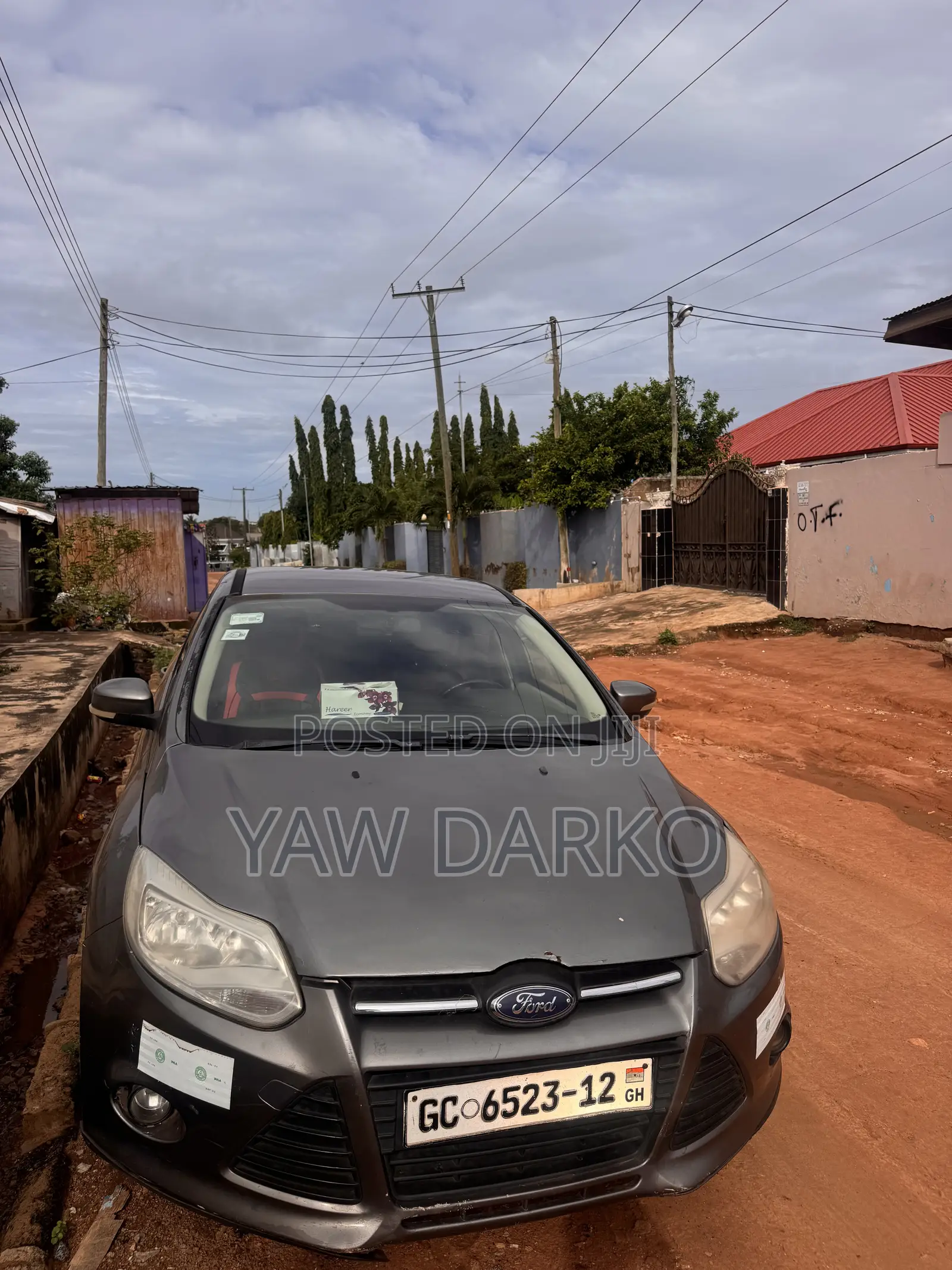 Ford Focus SE Sedan FWD (2.0L 4cyl 5M) 2012 Gray