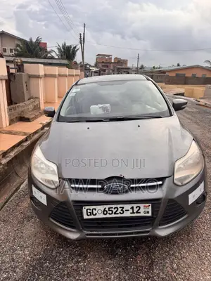 Ford Focus SE Sedan FWD (2.0L 4cyl 5M) 2012 Gray