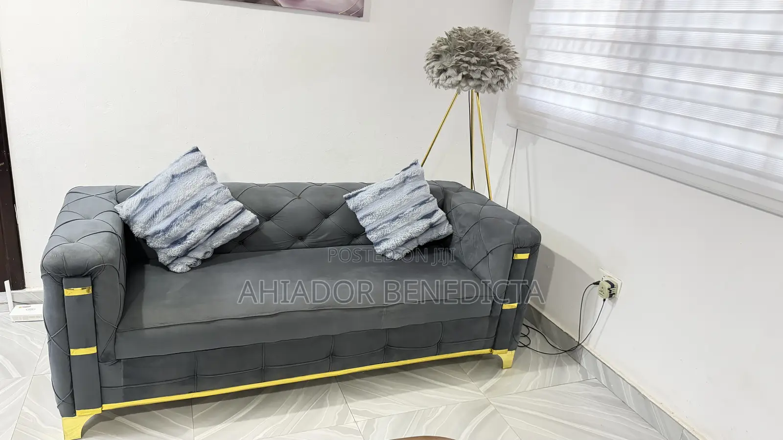 3-Seater Couch With Free Throw Pillows