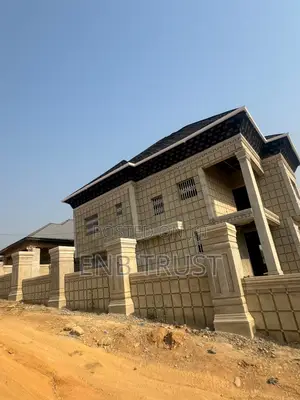 6bdrm Duplex in Bekwai Dominase for sale