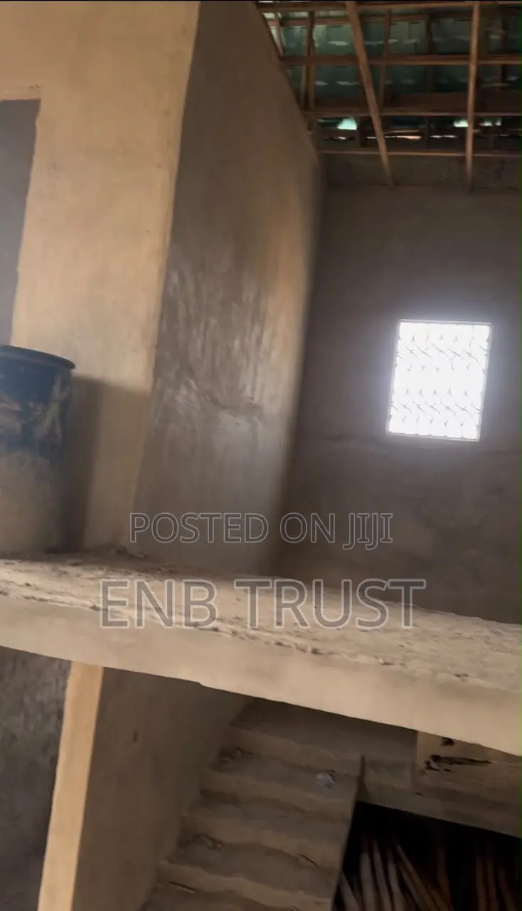 6bdrm Duplex in Bekwai Dominase for sale