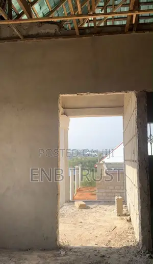 6bdrm Duplex in Bekwai Dominase for sale