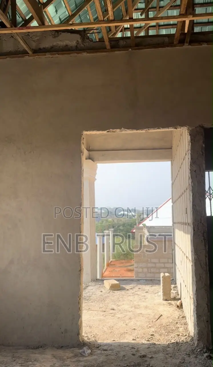 6bdrm Duplex in Bekwai Dominase for sale