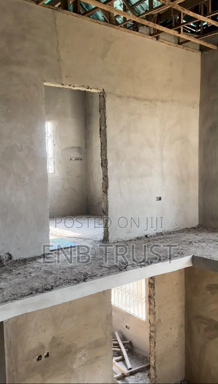 6bdrm Duplex in Bekwai Dominase for sale