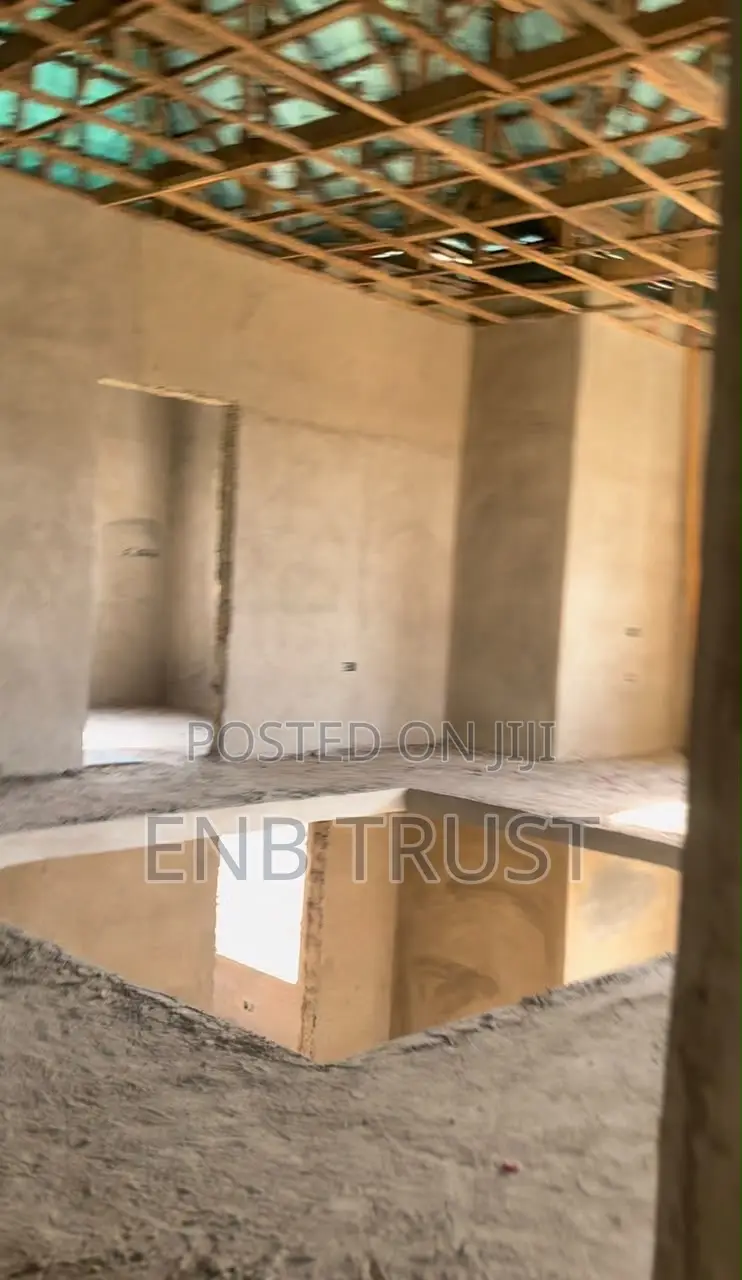 6bdrm Duplex in Bekwai Dominase for sale