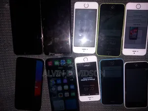 Bunch of iPhone 5 5s 5c and 16 Pro Max
