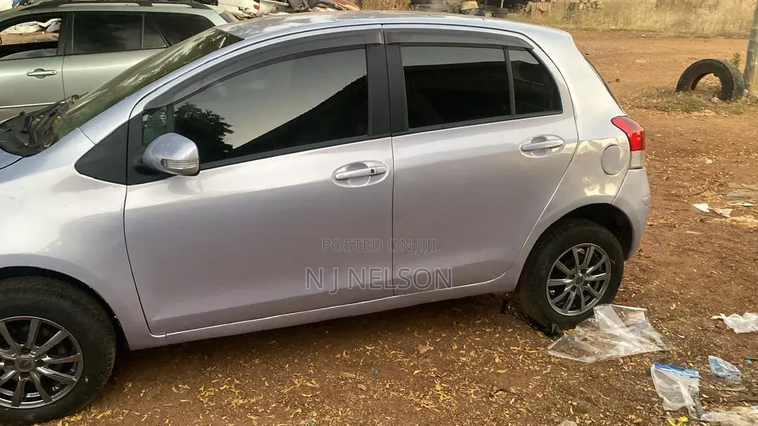 Toyota Yaris Base Hatchback 3dr 2010 Silver