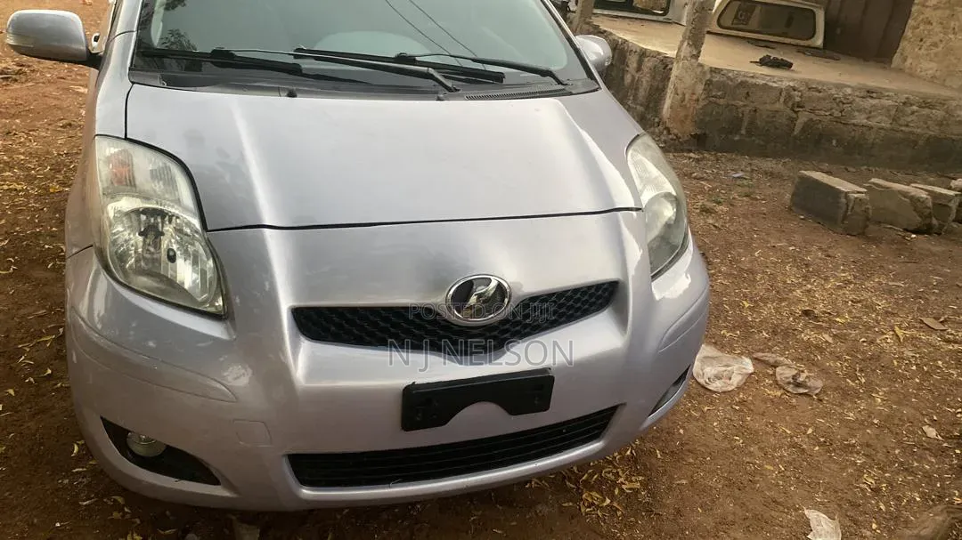 Toyota Yaris Base Hatchback 3dr 2010 Silver