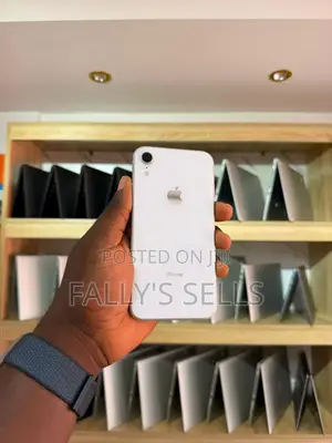 Apple iPhone XR 64 GB White