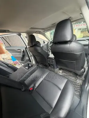 Toyota RAV4 XLE 2021 White