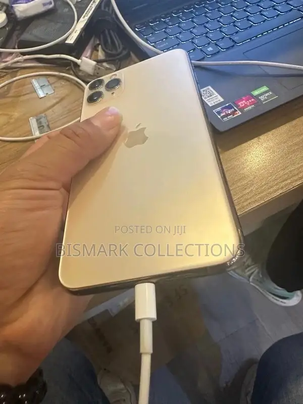 Apple iPhone 11 Pro Max 64 GB Gold
