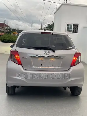 Toyota Vitz 1.3 AWD 5dr 2012 Silver