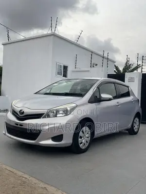 Toyota Vitz 1.3 AWD 5dr 2012 Silver