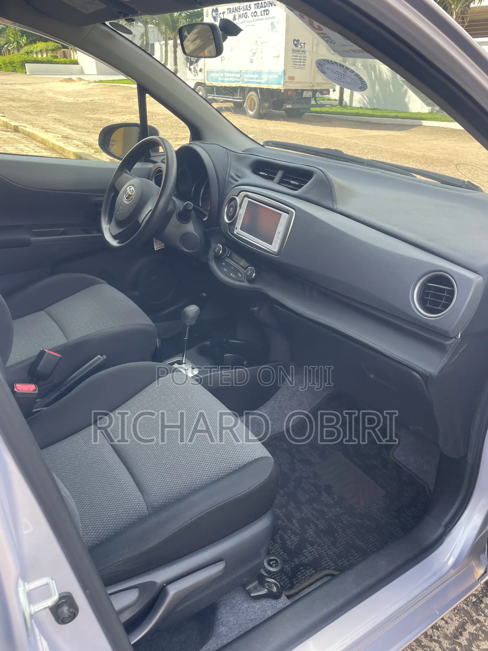 Toyota Vitz 1.3 AWD 5dr 2012 Silver