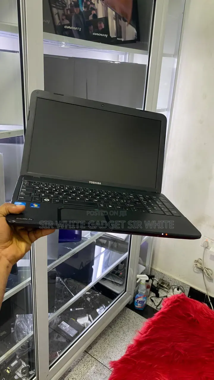 Laptop Toshiba Satellite C850 8GB Intel HDD 500GB