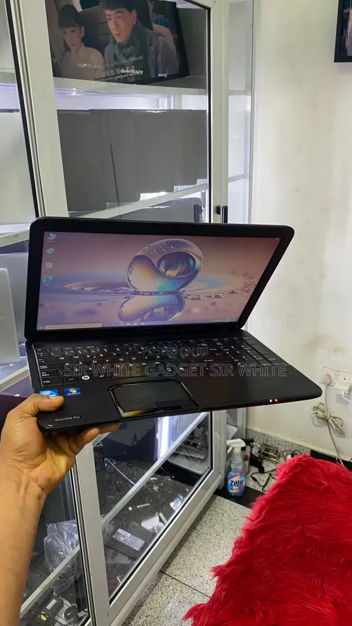 Laptop Toshiba Satellite C850 8GB Intel HDD 500GB