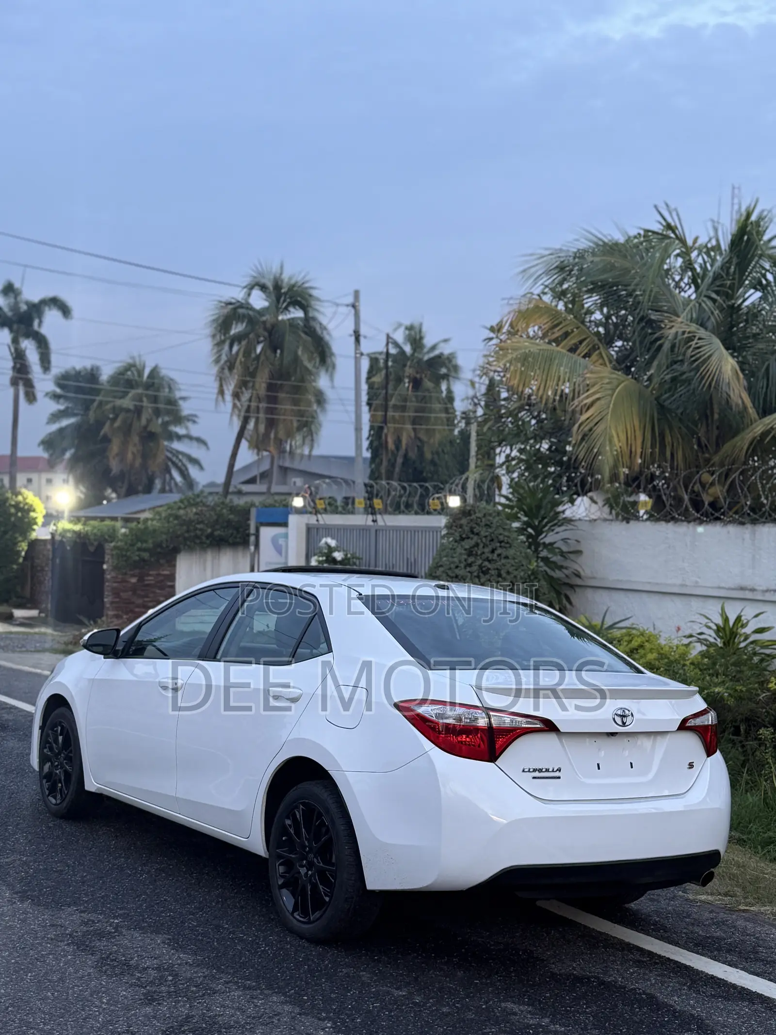 Toyota Corolla S w/Special Edition Pkg (1.8L 4cyl CVT) 2016 White