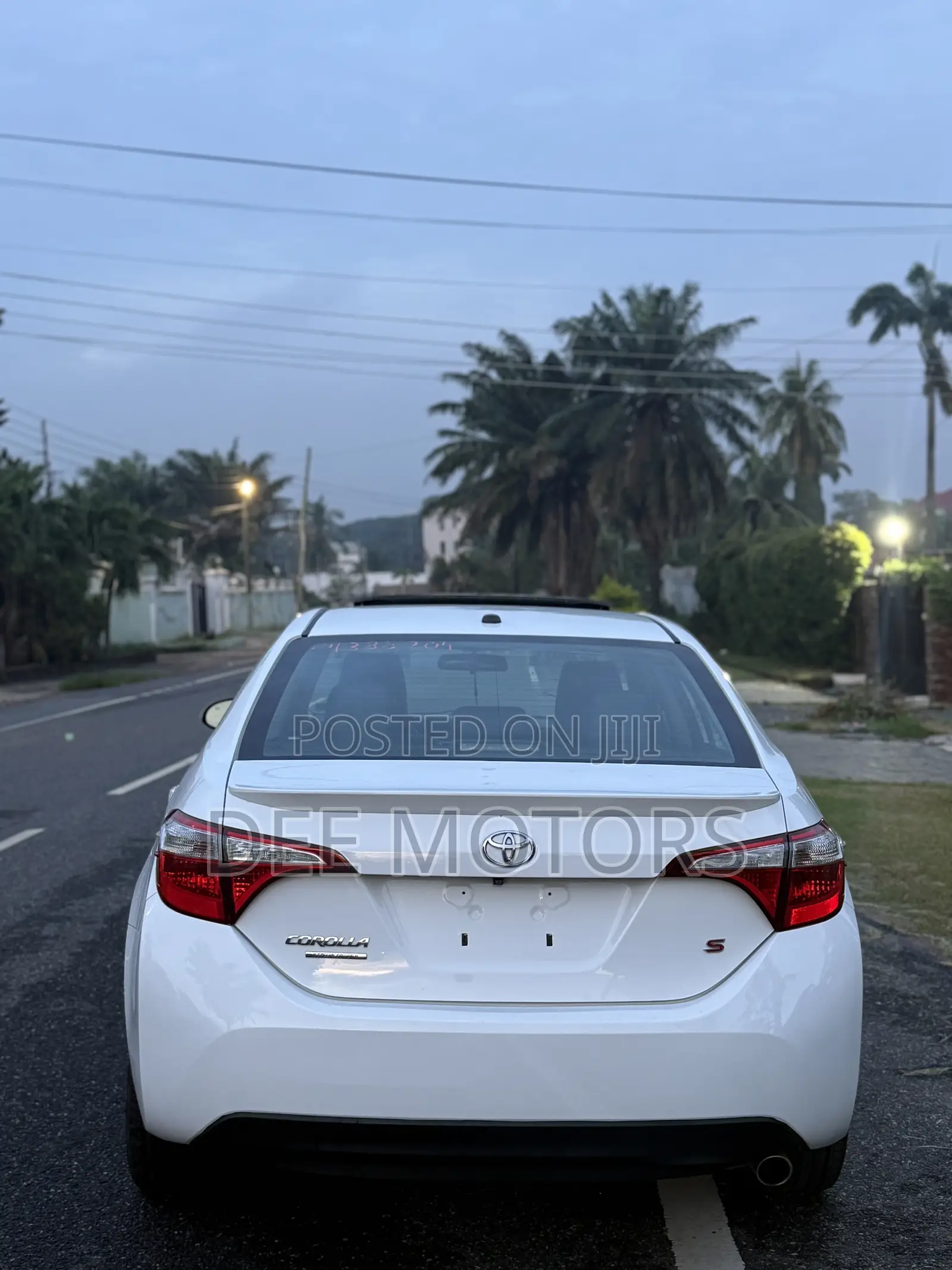 Toyota Corolla S w/Special Edition Pkg (1.8L 4cyl CVT) 2016 White