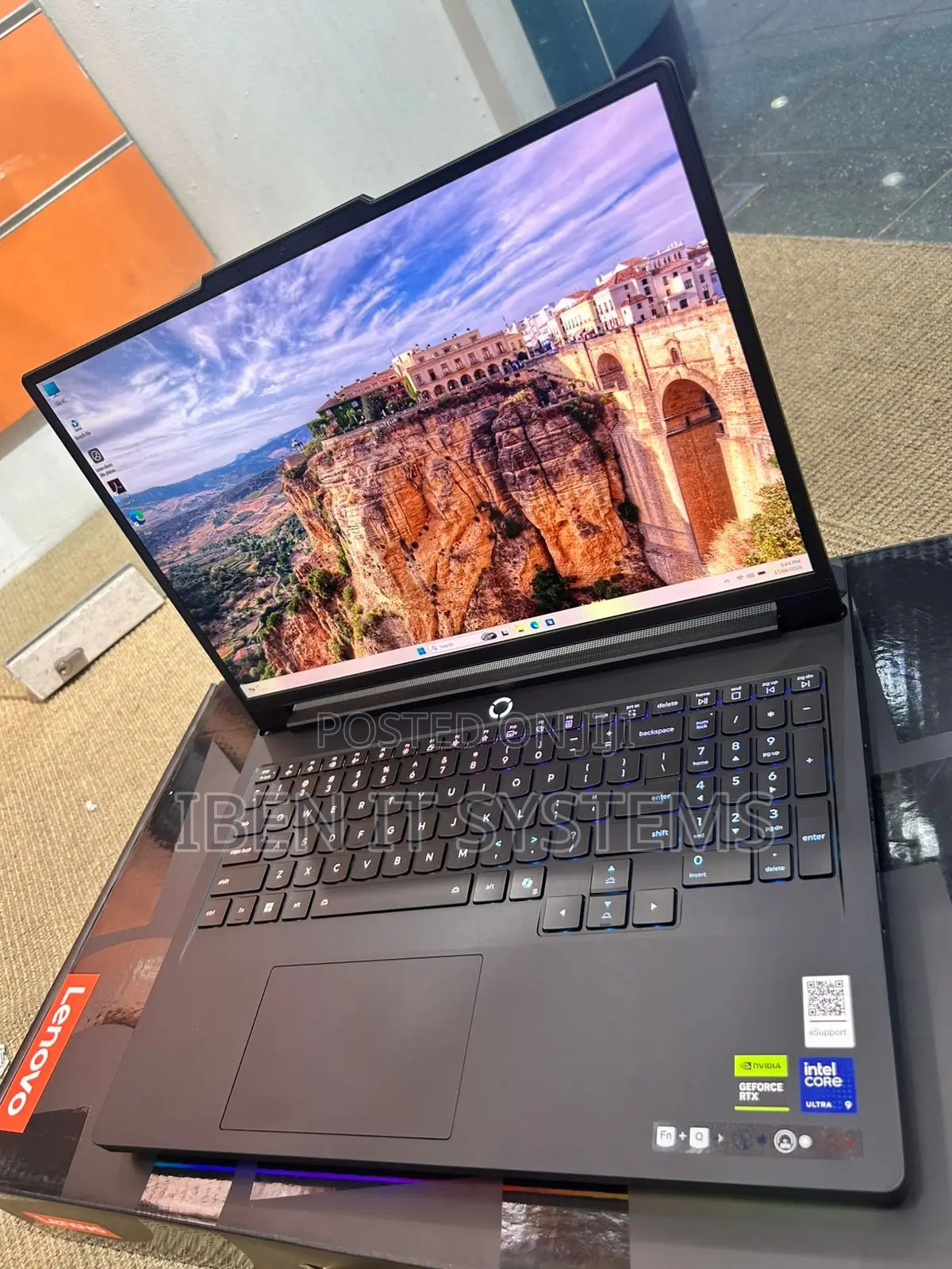New Laptop Lenovo Legion Pro 7 64GB Intel Core Ultra 9 SSD 1T