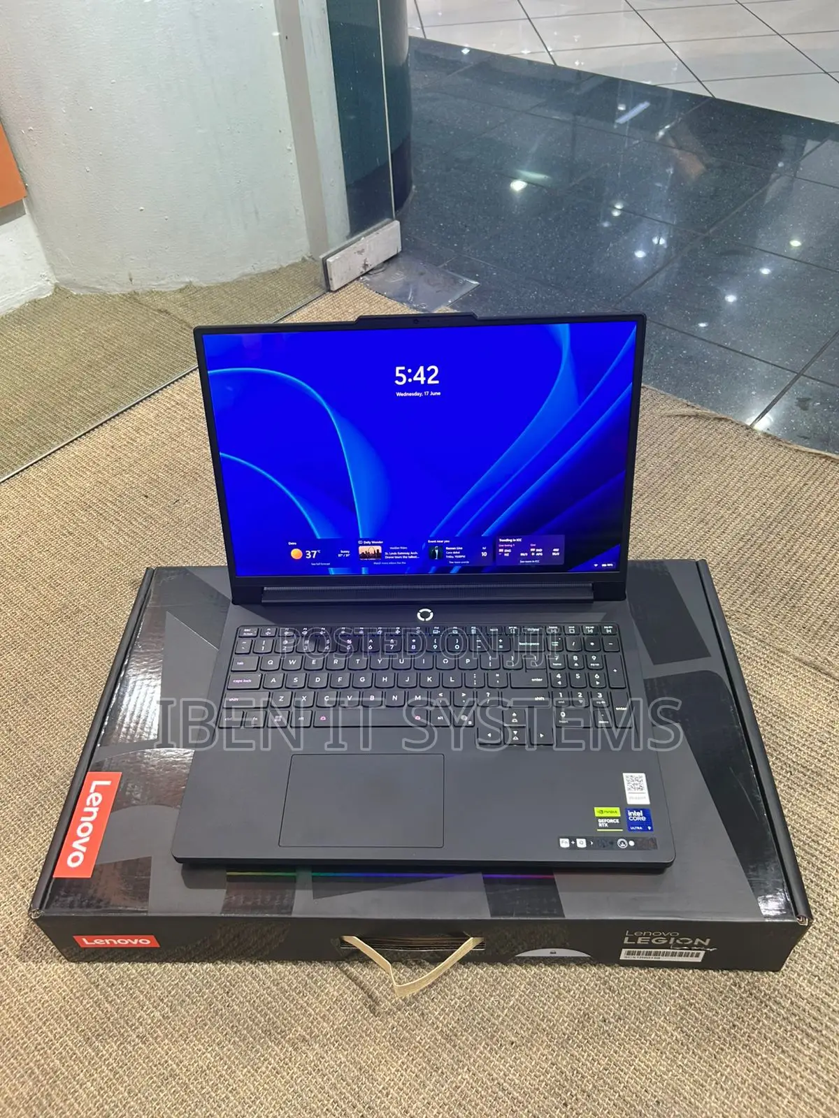 New Laptop Lenovo Legion Pro 7 64GB Intel Core Ultra 9 SSD 1T