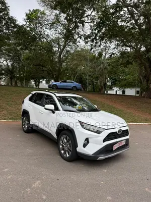 Toyota RAV4 XLE FWD 2019 White