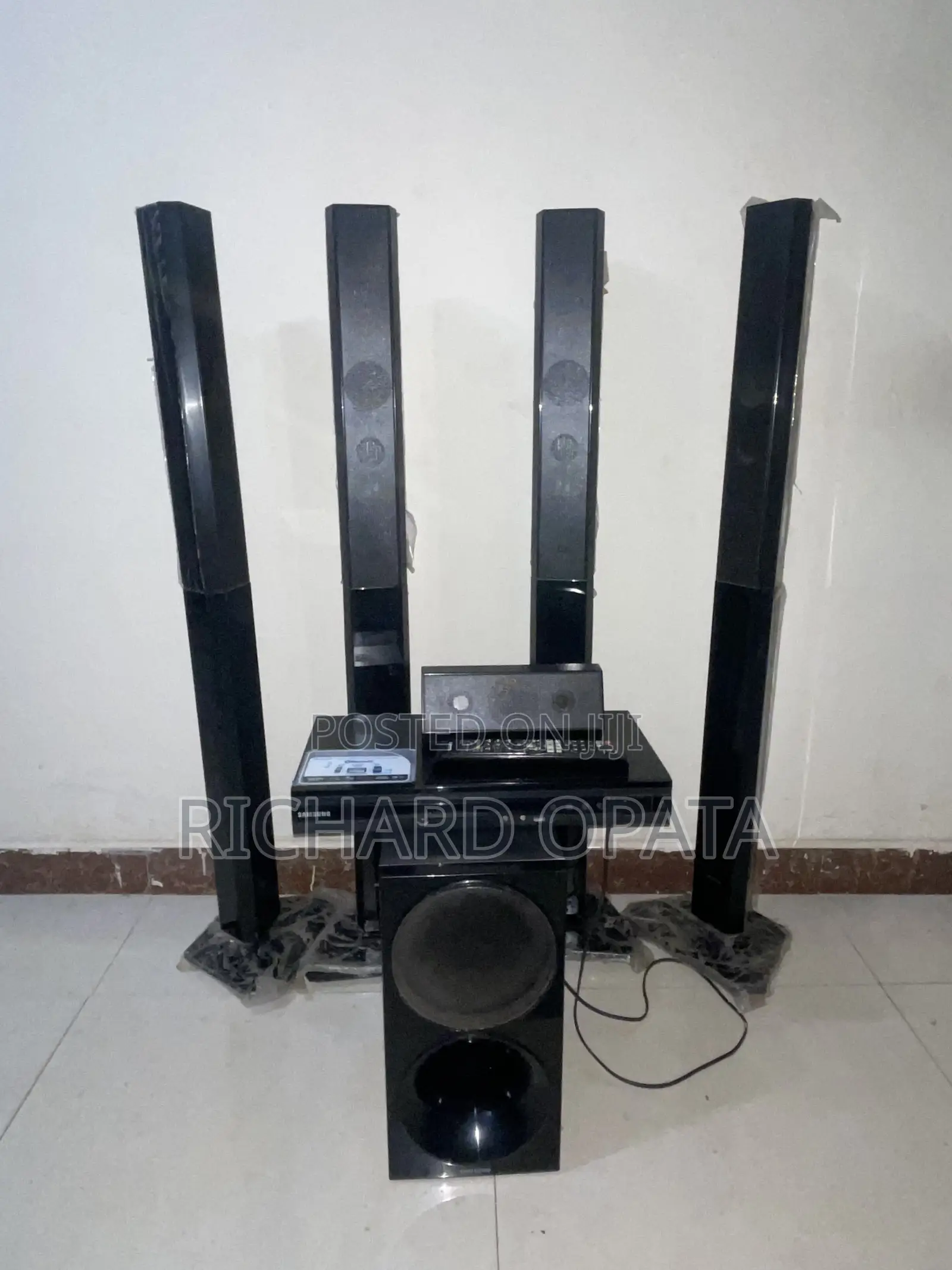 Samsung Home Theater With Great Woofer and Surrounds
