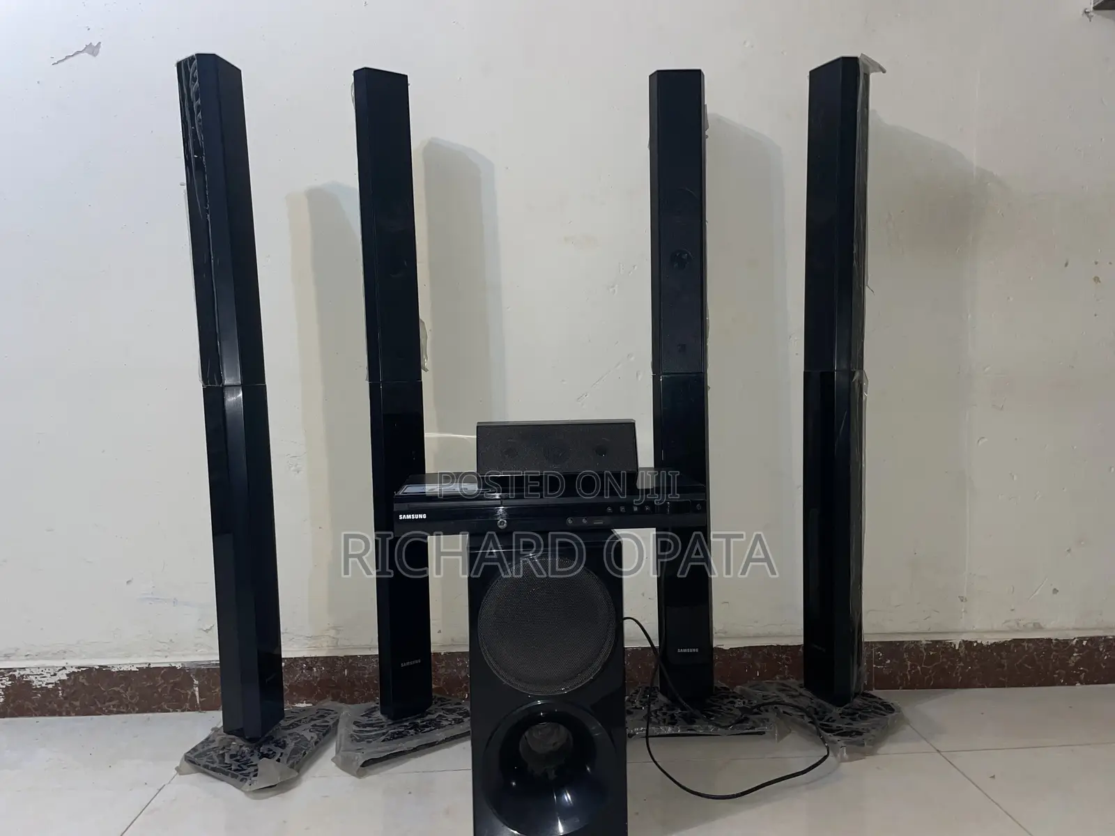 Samsung Home Theater With Great Woofer and Surrounds