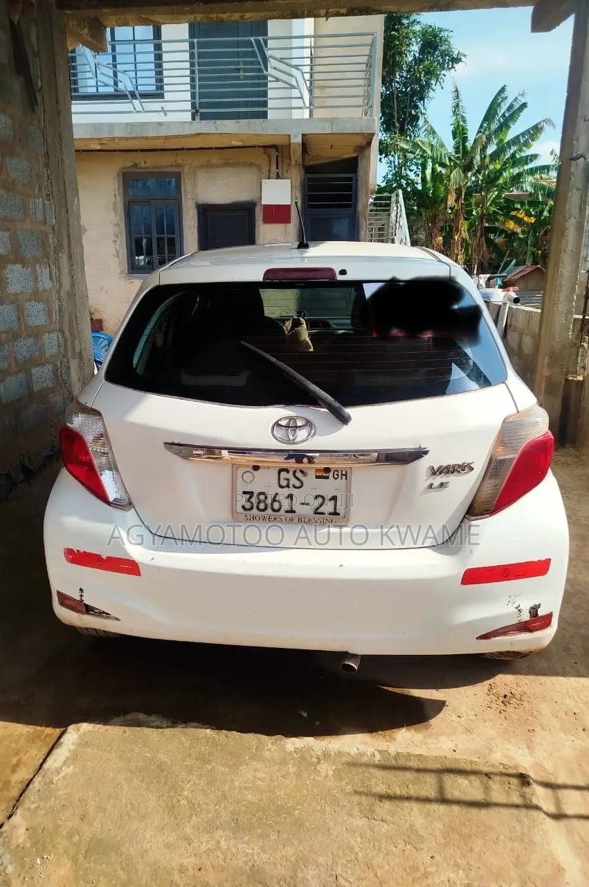 Toyota Vitz 1.3 AWD 5dr 2012 White