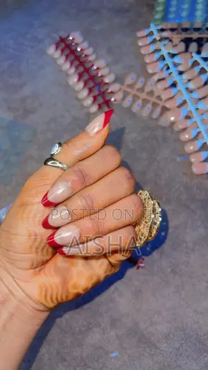 Luxury Press-on Nails – Handmade Reusable False Nails