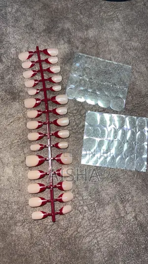 Luxury Press-on Nails – Handmade Reusable False Nails