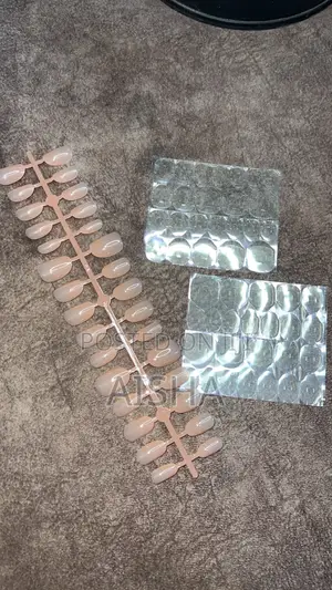 Luxury Press-on Nails – Handmade Reusable False Nails