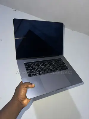 Laptop Apple MacBook Pro 2018 16GB Intel Core i7 SSD 512GB
