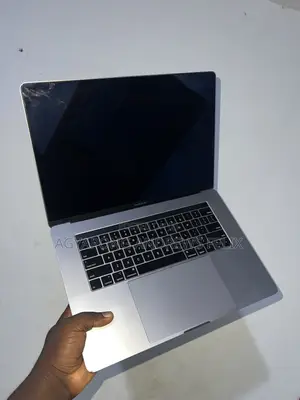 Laptop Apple MacBook Pro 2018 16GB Intel Core i7 SSD 512GB