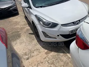 Hyundai Elantra SE Sedan FWD (1.8L 4cyl 6M) 2016 White