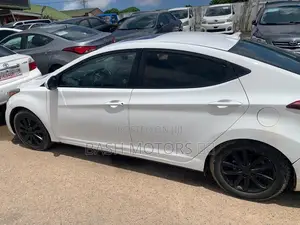 Hyundai Elantra SE Sedan FWD (1.8L 4cyl 6M) 2016 White