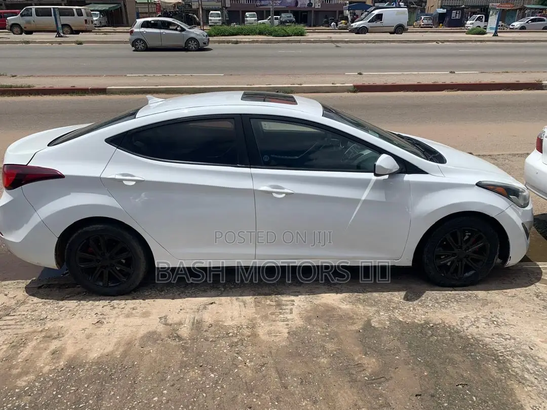 Hyundai Elantra SE Sedan FWD (1.8L 4cyl 6M) 2016 White