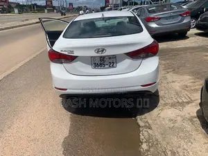 Hyundai Elantra SE Sedan FWD (1.8L 4cyl 6M) 2016 White