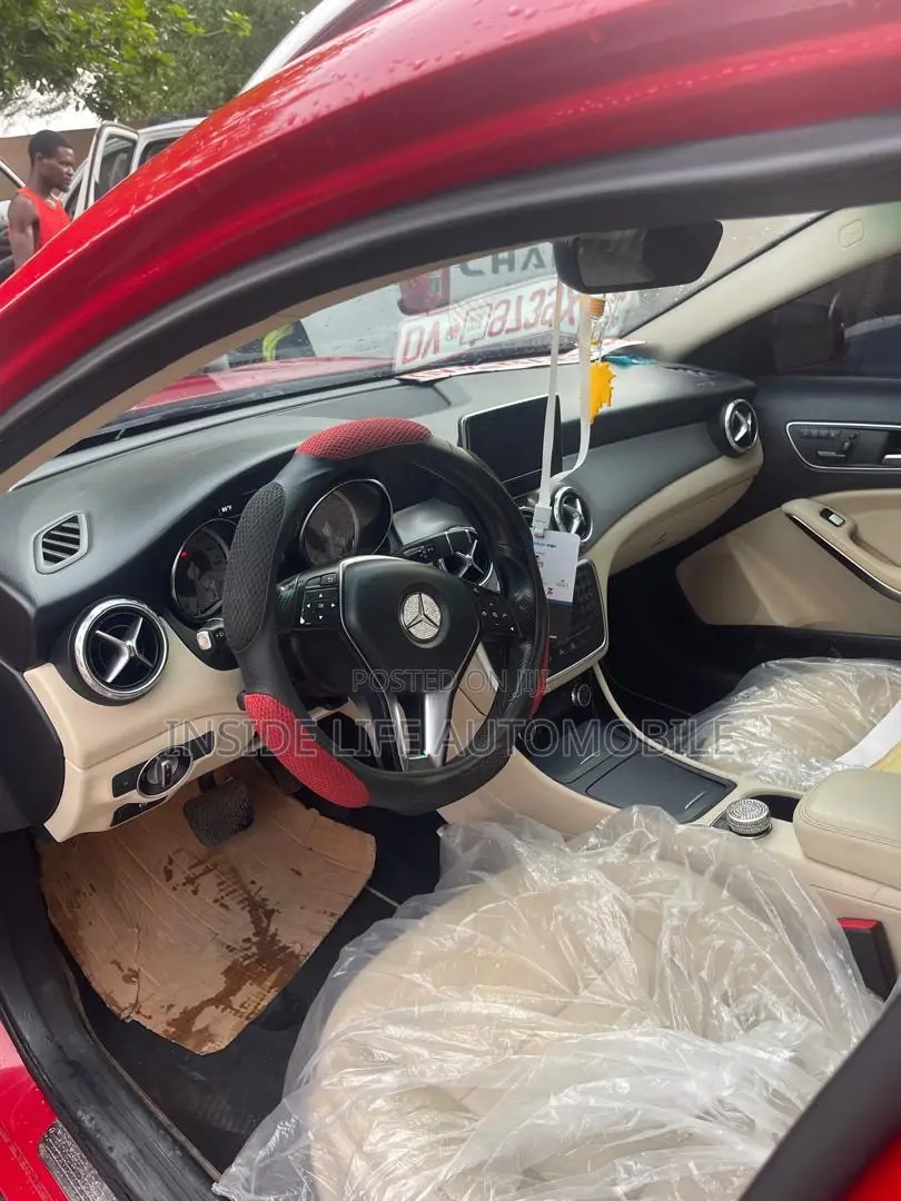 Mercedes-Benz GLA 250 2015 Red