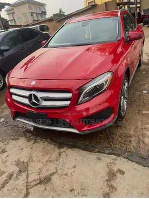 Mercedes-Benz GLA 250 2015 Red